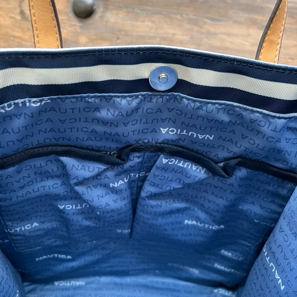 Nautica work bag, tote purse, blue nautical classic stripe NWOT adjustable - Picture 2 of 6